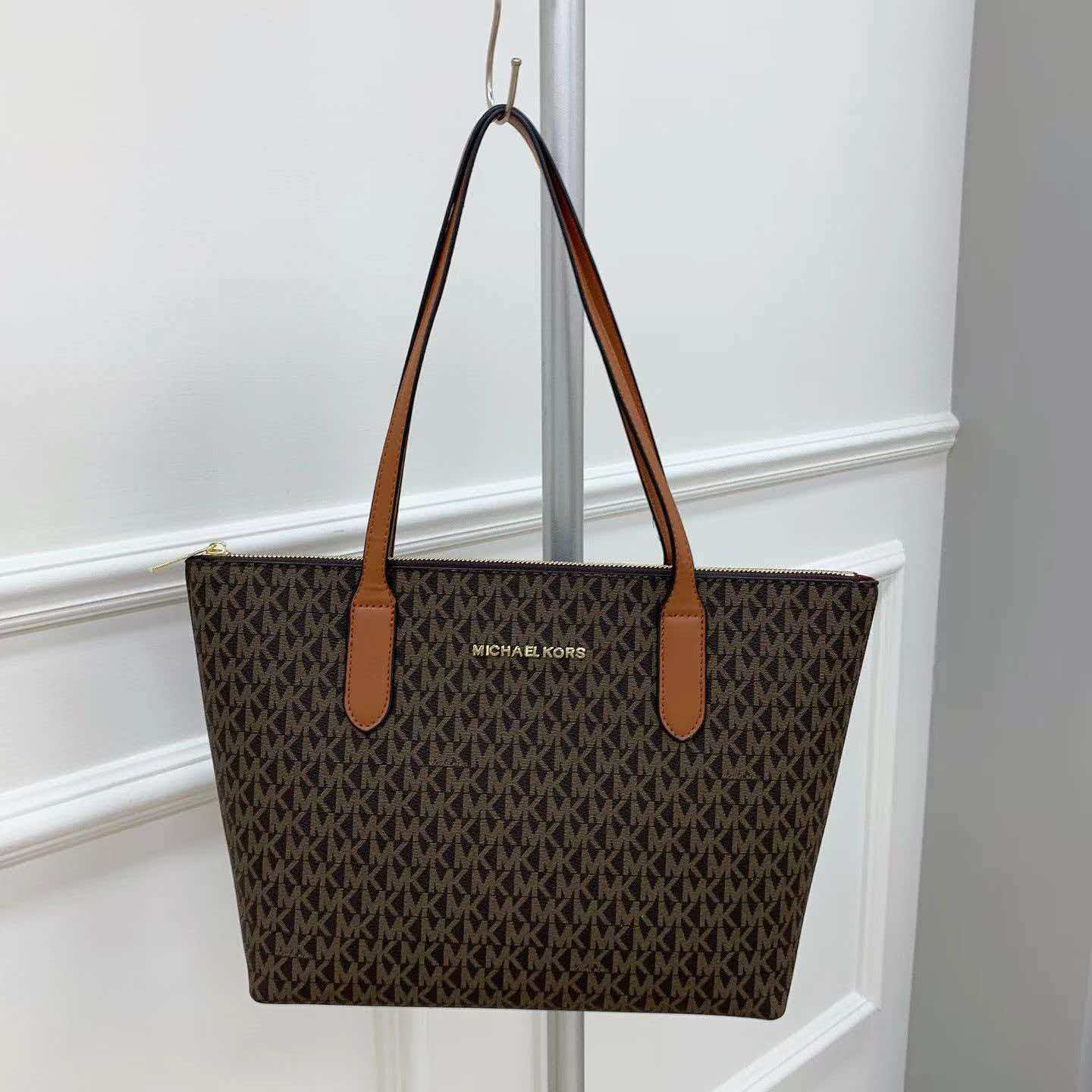 Luxury Bags Michael Kors - Michael Kors Vincent Printed Women's Elegant